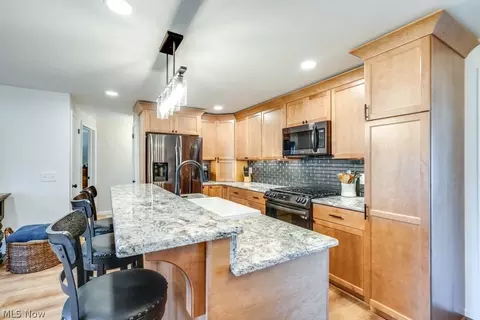 Kitchen - 1324 Mcdowell St NE, Canton, OH 44721 photo 2 of 4