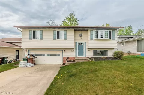 2901 Nottingham Dr, Parma, OH 44134