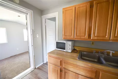 2569 Edwin Ave, Akron, OH 44314 photo 27