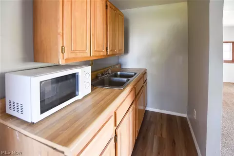 2569 Edwin Ave, Akron, OH 44314 photo 26