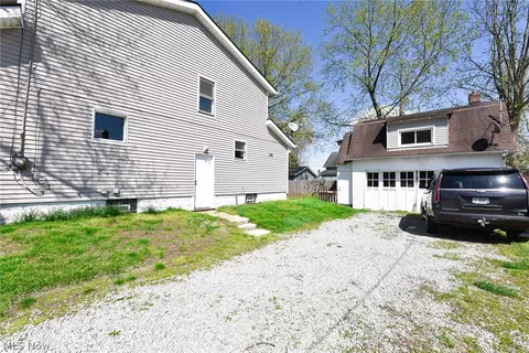 2569 Edwin Ave, Akron, OH 44314 photo 2