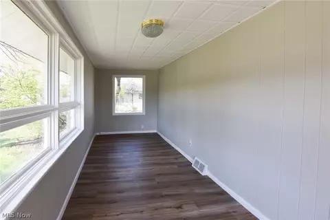 2569 Edwin Ave, Akron, OH 44314 photo 8