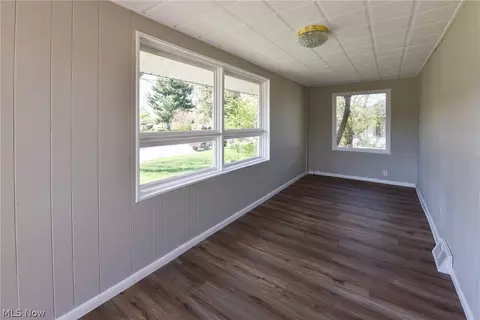 2569 Edwin Ave, Akron, OH 44314 photo 9