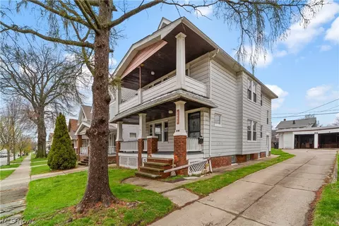 4225 W 49th St, Cleveland, OH 44144