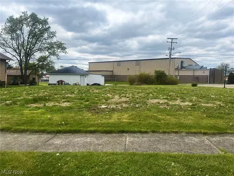 386 Stewart Ave NE, Carrollton, OH 44615