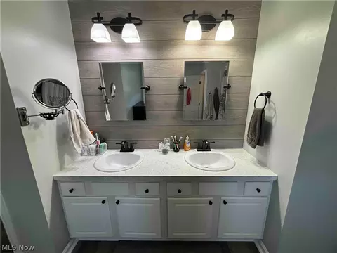 Bath - 3959 Red Mill Cv, Perry, OH 44081 photo 2 of 6