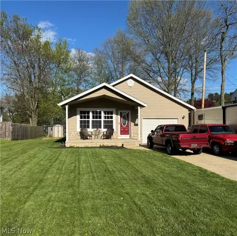1318 Lipton Ave SW, North Canton, OH 44720