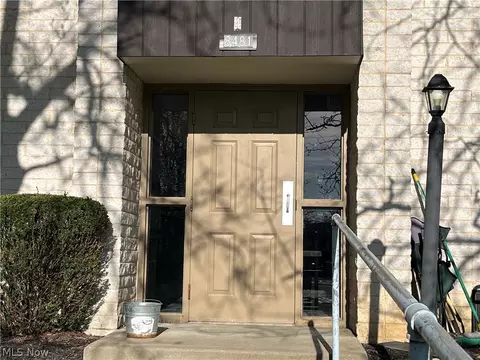 8481 N Akins Rd #102, North Royalton, OH 44133