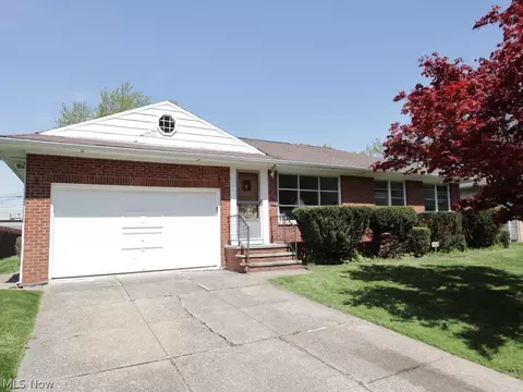 7528 Briarcliff Pkwy, Middleburg Heights, OH 44130