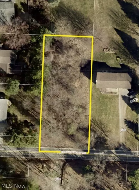 Huckleberry Street Nw, North Canton, OH 44720