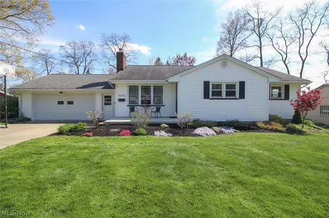 5613 Yorktown Ln, Youngstown, OH 44515