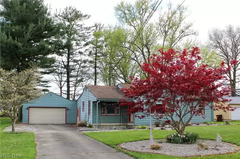 56 Ohlin Dr, New Middletown, OH 44442