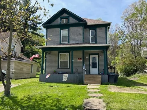 740 S 9th St, Cambridge, OH 43725