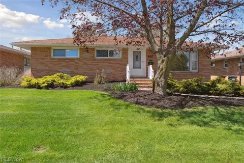 7574 Tamiami Dr, Parma, OH 44134