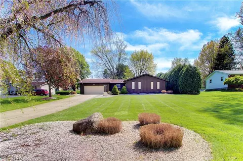 1562 Canyon St NE, Uniontown, OH 44685
