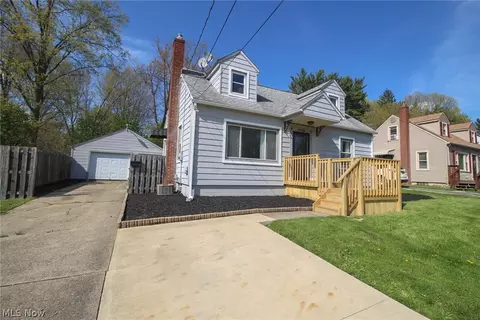 738 Nellbert Ln, Youngstown, OH 44512