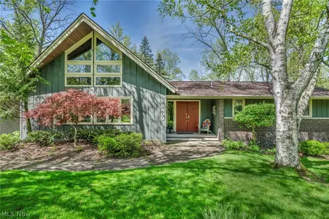 8400 Lakeview Dr, Vermilion, OH 44089