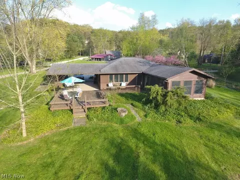 7133 Elgin Dr SW, Sherrodsville, OH 44675