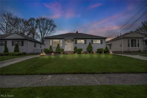 6478 Mandalay Dr, Parma Heights, OH 44130