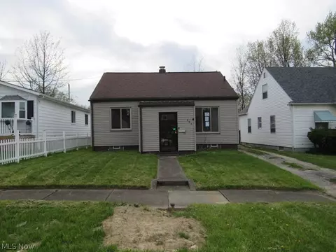 886 Hardesty Blvd, Akron, OH 44320