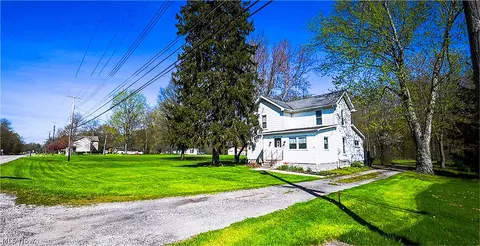 1398 Greenville Rd, Bristolville, OH 44402