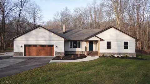 9134 Crackel Rd, Chagrin Falls, OH 44023