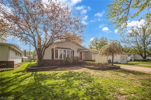 1243 Haverston Rd, Lyndhurst, OH 44124