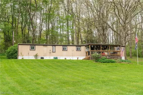 3291 Magnolia Rd NW, Magnolia, OH 44643