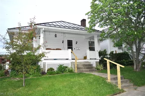 1517 Stanton Ave, Zanesville, OH 43701