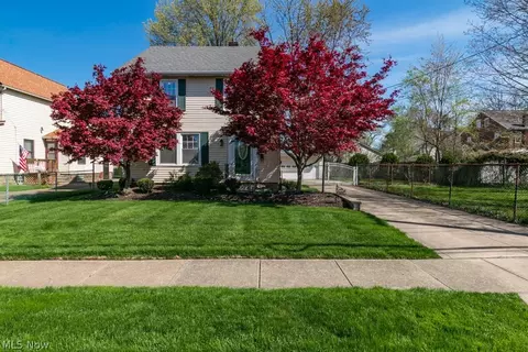 Exterior - 37559 2nd St, Willoughby, OH 44094 photo 16 of 16