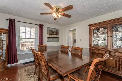 Dining - 37559 2nd St, Willoughby, OH 44094 photo 3 of 8