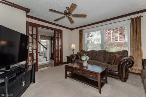 Living - 37559 2nd St, Willoughby, OH 44094 photo 2 of 4