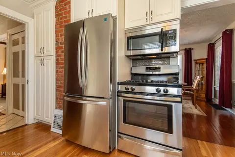 Kitchen - 37559 2nd St, Willoughby, OH 44094 photo 1 of 4