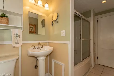 Bath - 37559 2nd St, Willoughby, OH 44094 photo 2 of 5