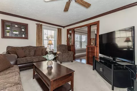 Living - 37559 2nd St, Willoughby, OH 44094 photo 4 of 4