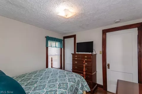 Bedroom - 37559 2nd St, Willoughby, OH 44094 photo 4 of 6