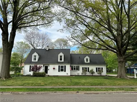 428 Crestwood Ave, Wadsworth, OH 44281