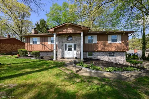7975 Lake O Springs Ave NW, North Canton, OH 44720
