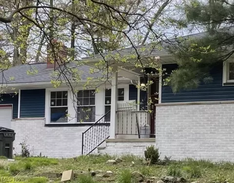 967 Woodmere Dr, Broadview Heights, OH 44147