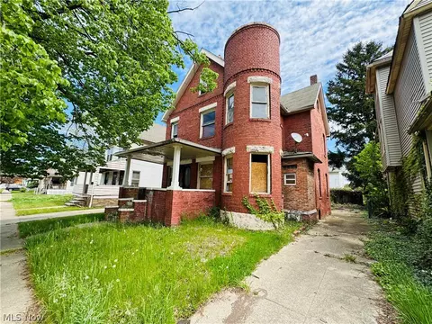 909 E 73rd St, Cleveland, OH 44103