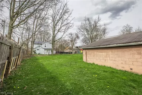 252 E 2nd St, Girard, OH 44420 photo 27
