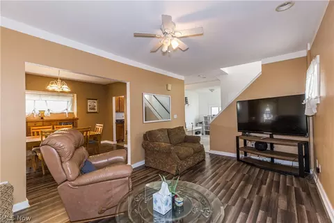 252 E 2nd St, Girard, OH 44420 photo 2