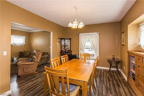 252 E 2nd St, Girard, OH 44420 photo 4