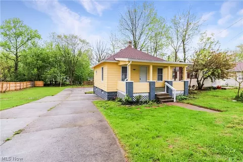 Exterior - 4039 Elyria Ave, Lorain, OH 44055 photo 2 of 3