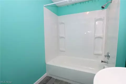 Bath - 4039 Elyria Ave, Lorain, OH 44055 photo 2 of 2