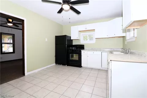 Kitchen - 4039 Elyria Ave, Lorain, OH 44055 photo 2 of 3
