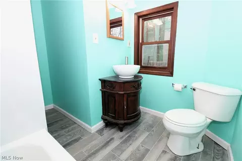 Bath - 4039 Elyria Ave, Lorain, OH 44055 photo 1 of 2