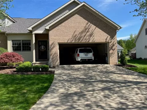 2559 Glenshire Cir #40B, Uniontown, OH 44685
