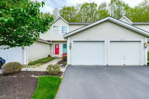 2912 Heatherwood Ct, Stow, OH 44224