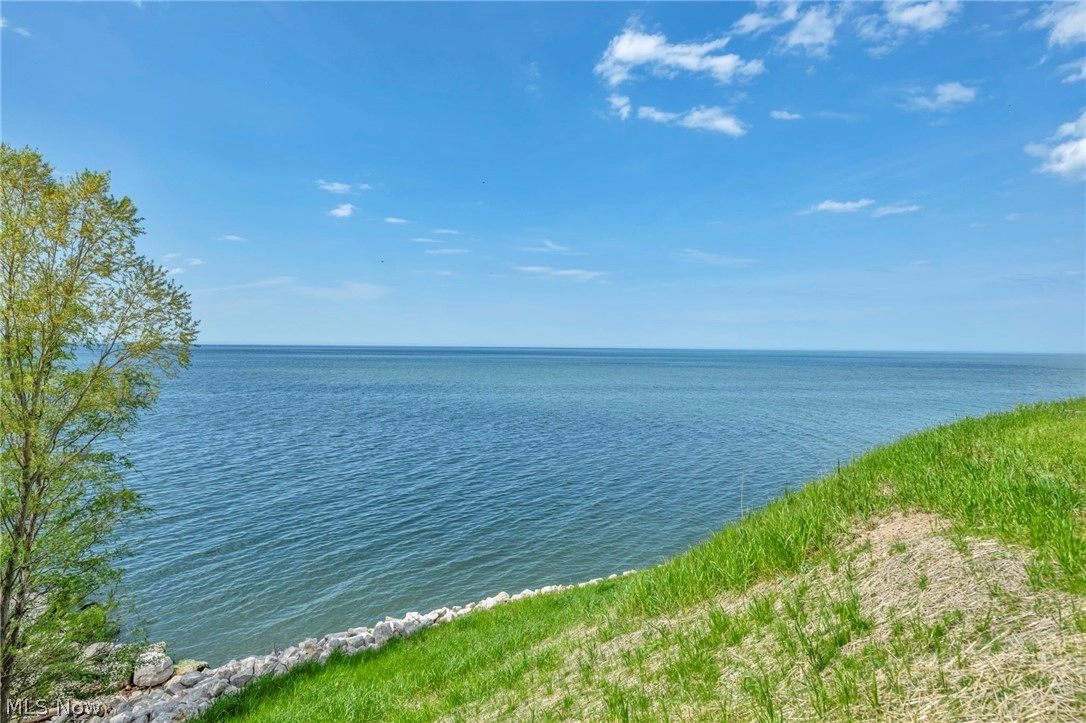 38407 N Beachview Rd  